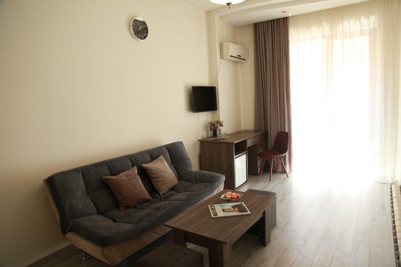 Rio Hotel Tbilisi Buitenkant foto
