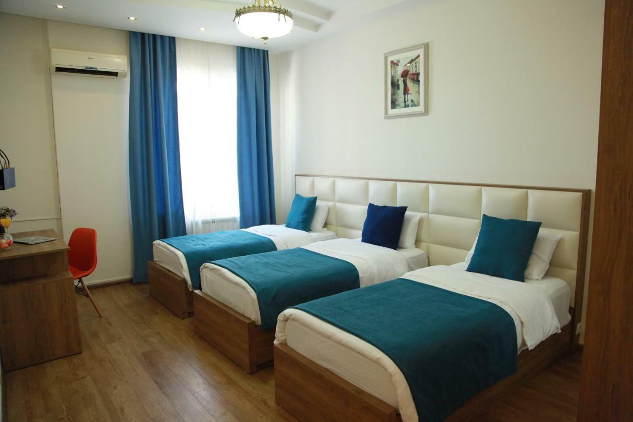 Rio Hotel Tbilisi Buitenkant foto