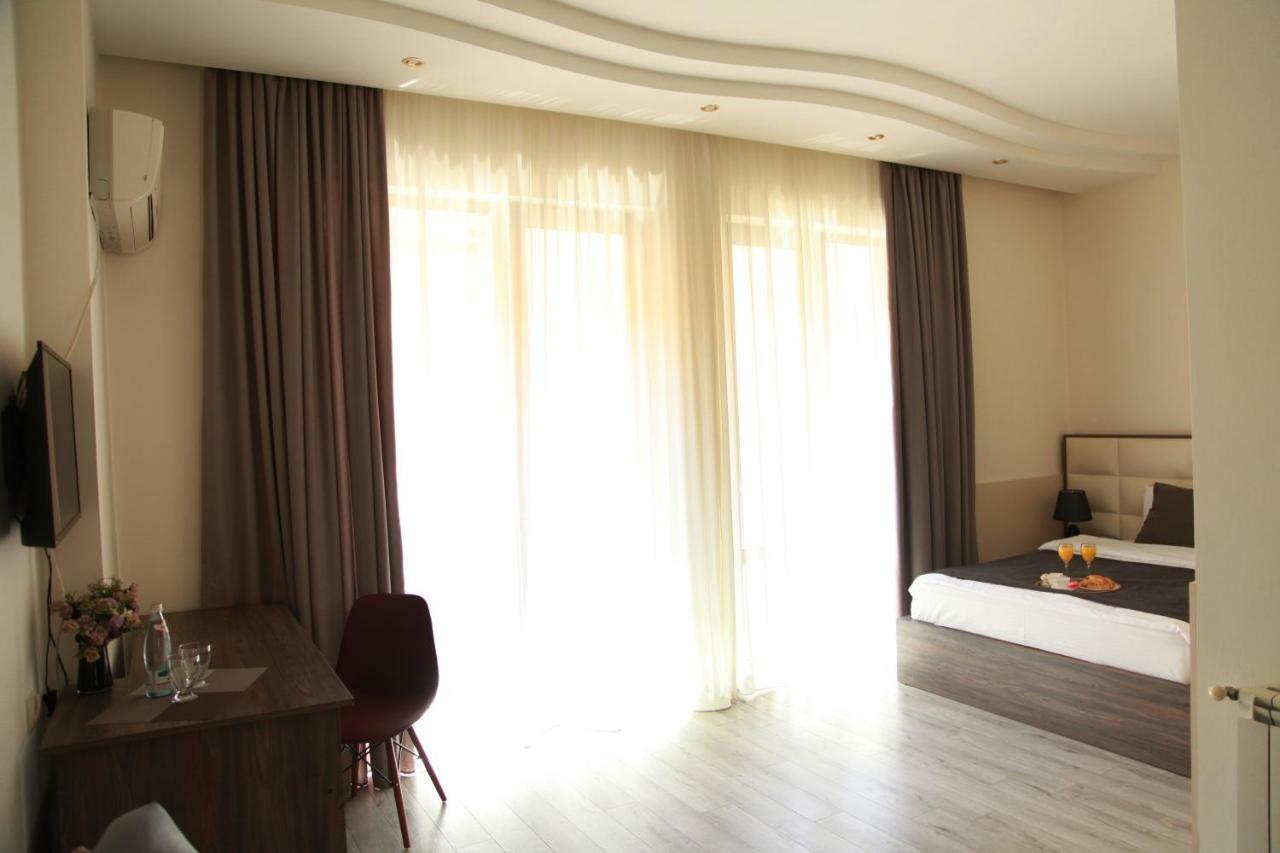Rio Hotel Tbilisi Buitenkant foto